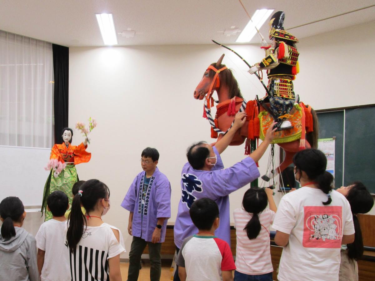 1.日立風流物 からくり人形操作体験※日立シビックセンター1階アトリウム 日立風流物模型周辺の詳細を見る